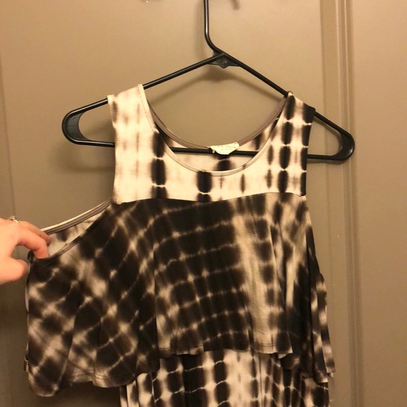 Dress. - Picture 2 of 2